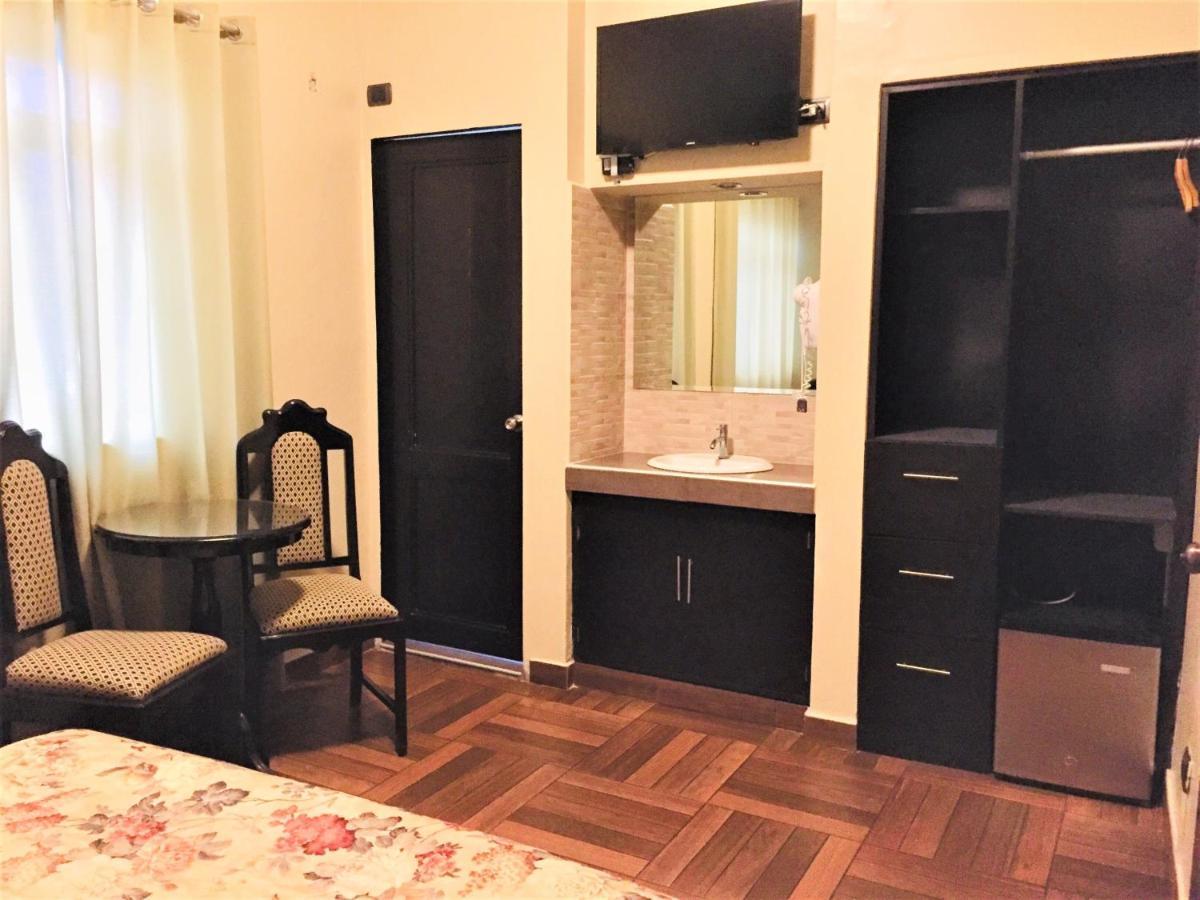 Hostal Carlos Tenaud Lima Extérieur photo