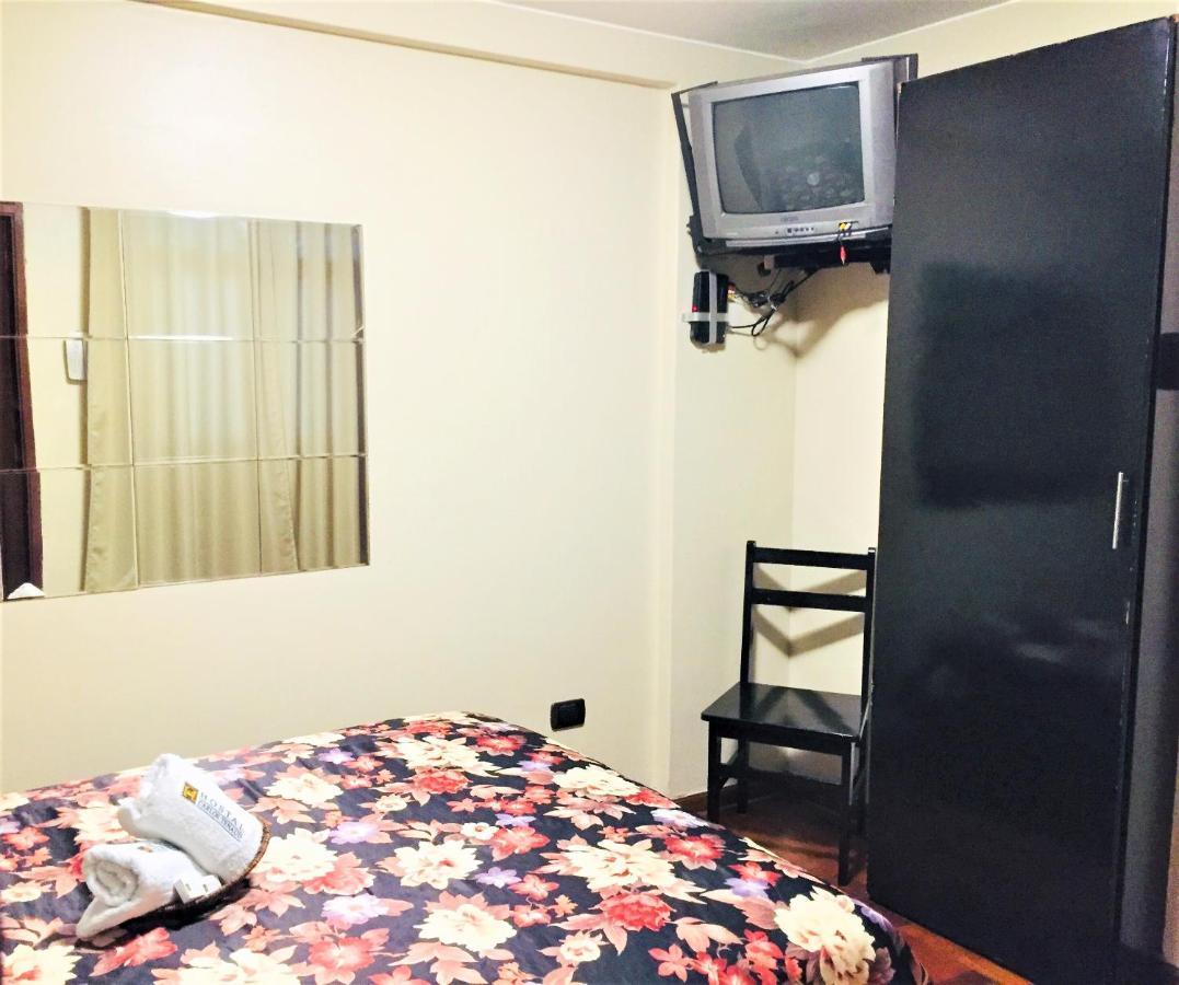 Hostal Carlos Tenaud Lima Extérieur photo