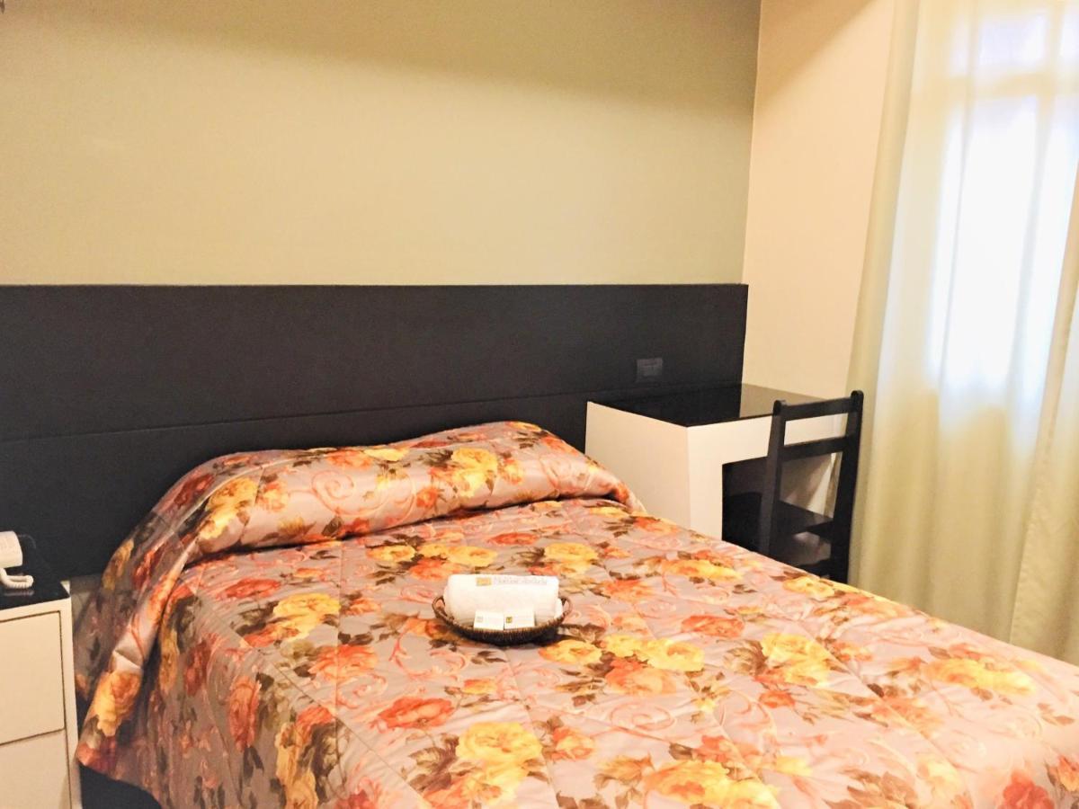Hostal Carlos Tenaud Lima Extérieur photo