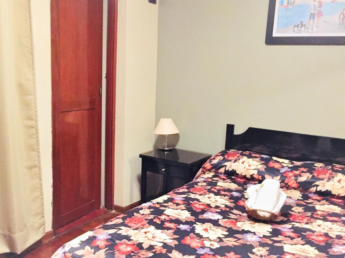 Hostal Carlos Tenaud Lima Extérieur photo
